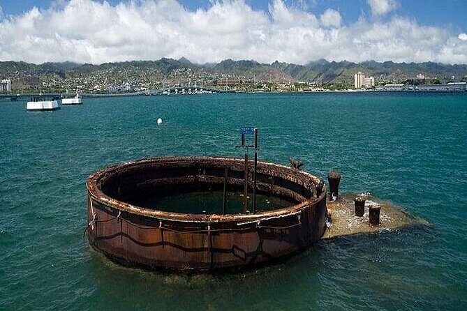 Arizona Memorial Pearl Harbor and Honolulu City Tour from Maui - Punchbowl Crater: cemetery grounds and crater-top views