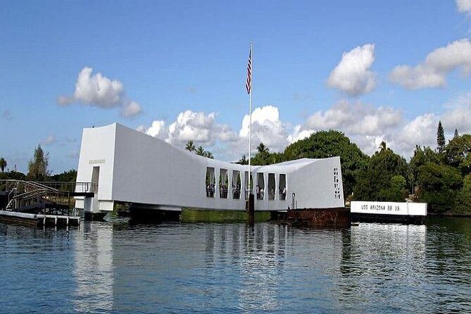 Arizona Memorial Pearl Harbor & Honolulu City Tour from Kauai - Downtown Honolulu in a Short Window: Punchbowl, Iolani Palace, and More