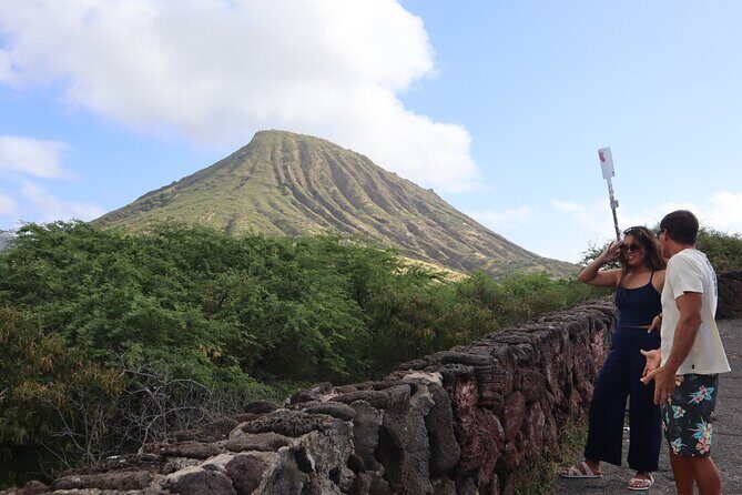 Circle Island Tour with Snorkeling & Turtles - Morning classics: Duke Kahanamoku, Diamond Head, Halona Blowhole