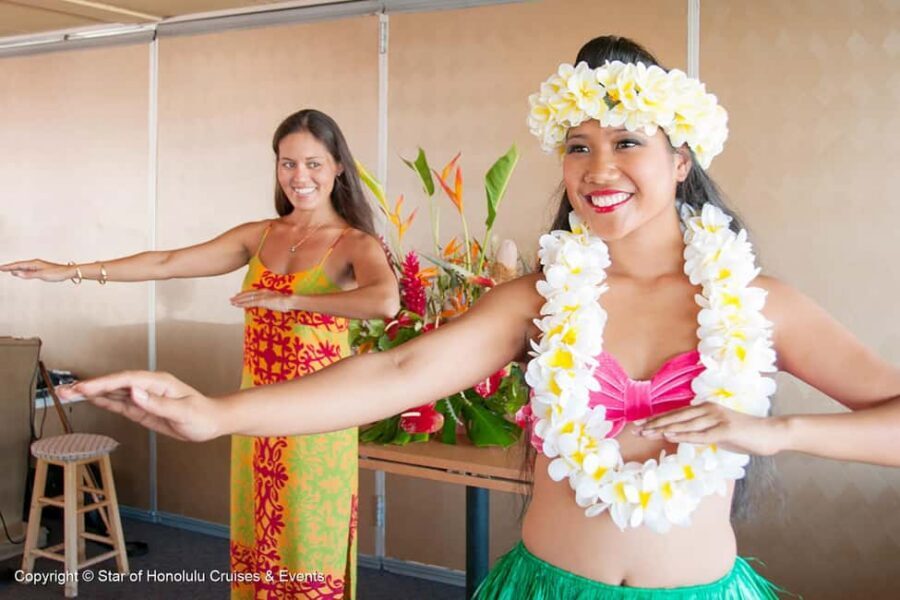 Honolulu: Pacific Star Sunset Buffet and Show - The Pacific Rim buffet: roast beef carving and a real drink payoff