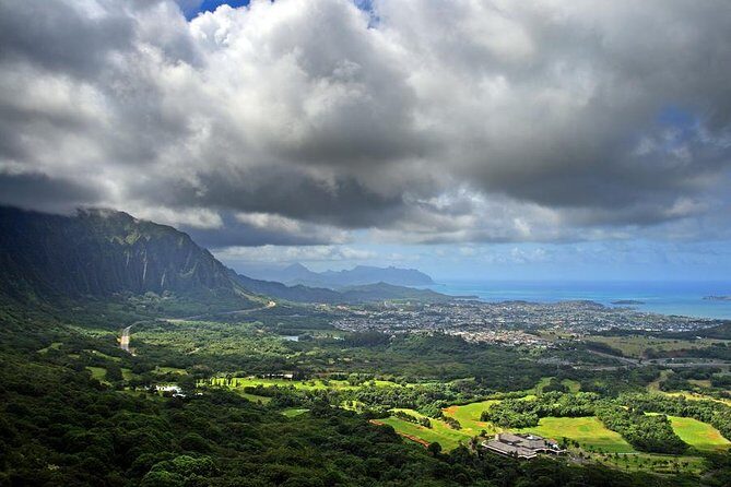 Majestic Circle Island Tour with Lunch - Waimea Valley Waterfall Swim: Where Comfortable Shoes Earn Their Keep
