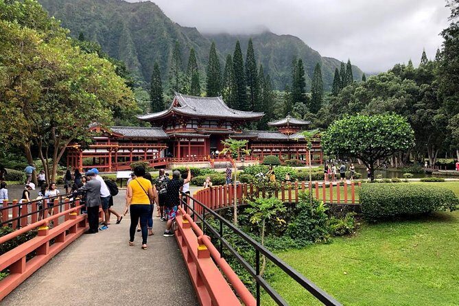 Oahu Circle Island Tour with Byodo-In Temple Admission - Diamond Head to the Hanauma Bay lookout: first wow factor, quick stop rhythm