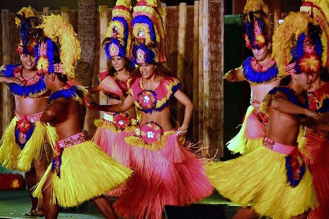 Oahu: Germaine's Luau - Entering the beachside Kapolei vibe at Germaine’s Luau
