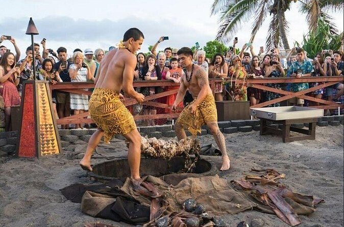 Oahu: Germaine's Luau - Drinks and the alcohol ticket for adults 21+