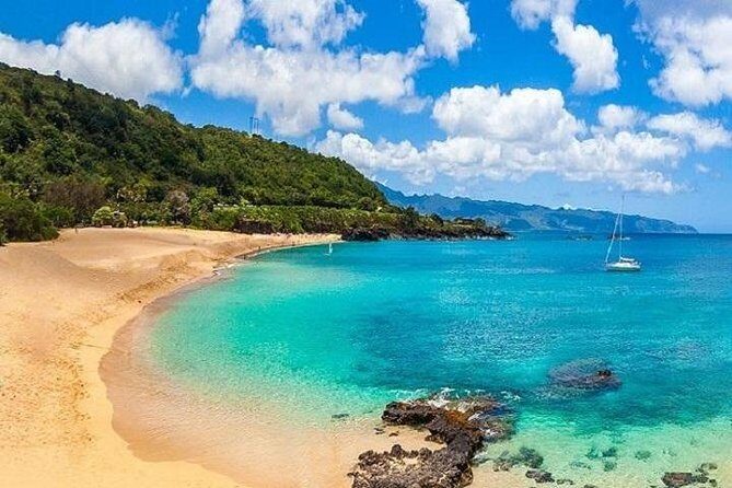 Oahu Grand Circle Island Experience from Waikiki - Halona Blowhole: a volcanic wonder with winter whale potential
