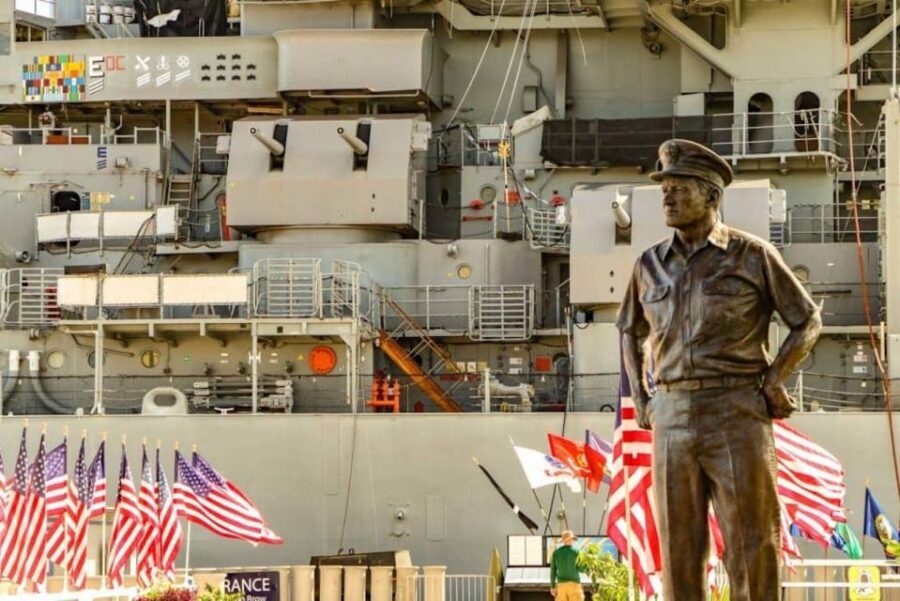 Oahu: Pearl Harbor Battleship Tour - Food on the Dock and Back at the Visitor Center: Plan for Realistic Meal Time
