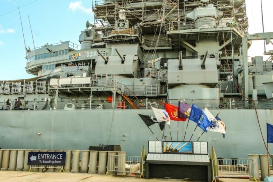 Oahu: Pearl Harbor Battleships Group Tour - The early Waikiki departure that keeps your day sane
