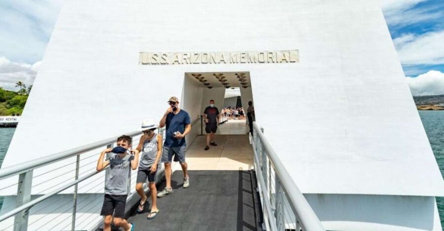 Oahu: Pearl Harbor Battleships Group Tour - The USS Arizona Memorial boat ride: quiet doesn’t mean rushed