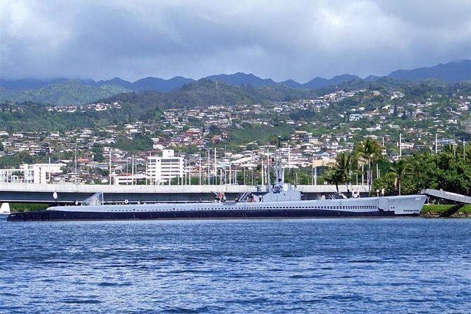 Oahu: Pearl Harbor USS Arizona Memorial - Visitor center exhibits: Road to War and Attack, plus how to pace