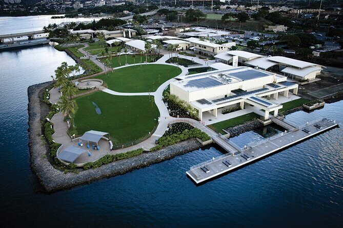 Oahu: Pearl Harbor USS Arizona Memorial - The souvenir shop stop: useful, not required