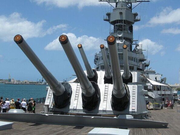Oahu: Pearl Harbor USS Arizona Memorial & Battleship Missouri - Getting from Waikiki to Pearl Harbor without thinking