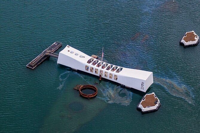 Oahu: Pearl Harbor USS Arizona Memorial - Pearl Harbor National Memorial: where the day becomes real