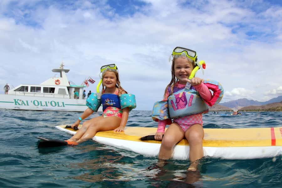 Oahu: Snorkeling & Dolphin Watch Cruise w/ Luau Style Buffet - English and Japanese narration: more than just sightseeing chatter