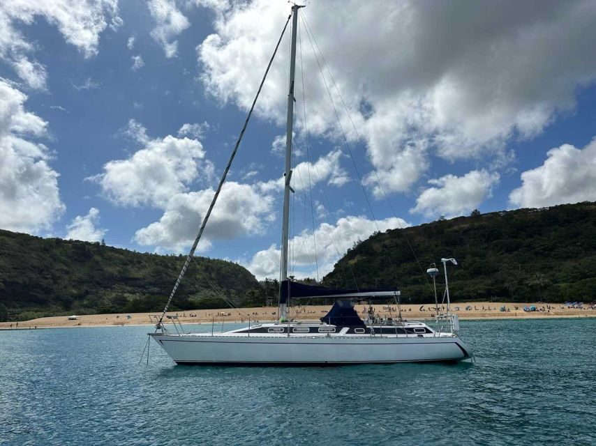 Oahu: Sunset sailing in small intimate groups - Sailing past Waikiki toward Diamond Head (Le’ahi)