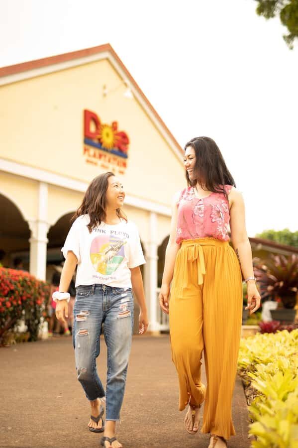 Oahu: Ultimate Pearl Harbor and Circle Island Tour - Macadamia Nuts Stop: Shopping and a Fast Taste of the Local Economy