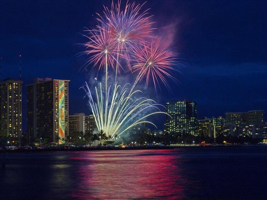 Oahu: Waikiki Fireworks Boat Cruise from Oahu - The 2-hour rhythm: from Ala Moana to Diamond Head to Waikiki