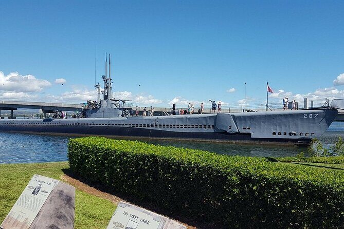 Pearl Harbor USS Arizona & Bowfin Submarine - USS Bowfin submarine museum: learning how the Silent Service lived