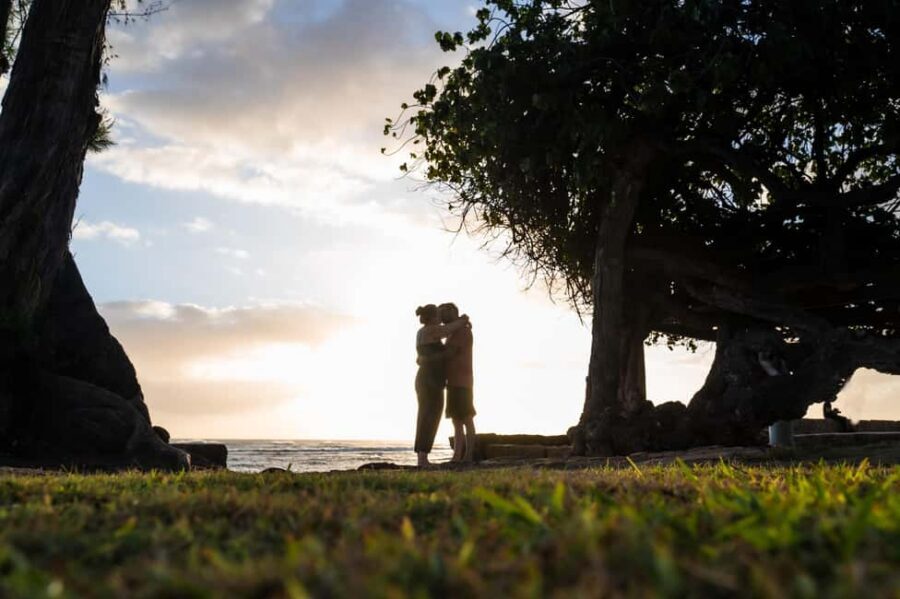 Waikiki : Beach Picnic with Professional Photography! - Lē’ahi Beach Park: The Easy Start That Looks Good in Photos