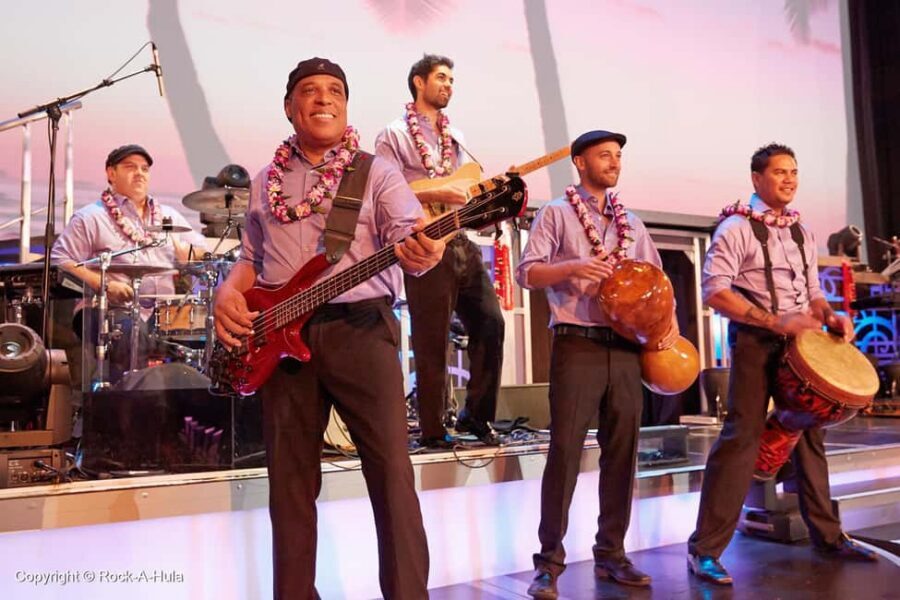 Waikiki: Luau and Buffet w/ optional Rock-A-Hula Show - Who Should Book This Waikiki Luau