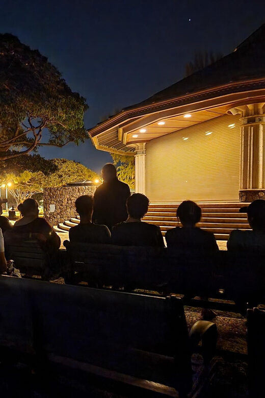 Waikiki: Waikiki Night Marchers Ghostly Walking Tour - Your 90-minute walk: photo stop and an evening pace that stays manageable